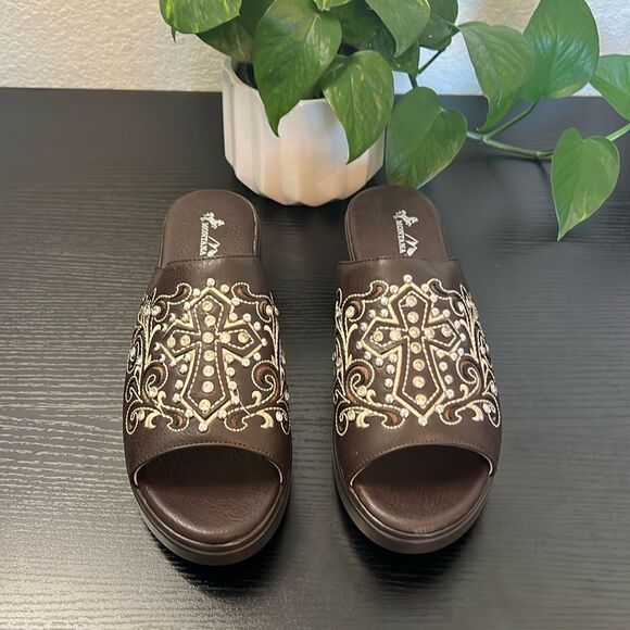 Montana West | Shoes | Western Inspired Montana West Slipon Platform ...